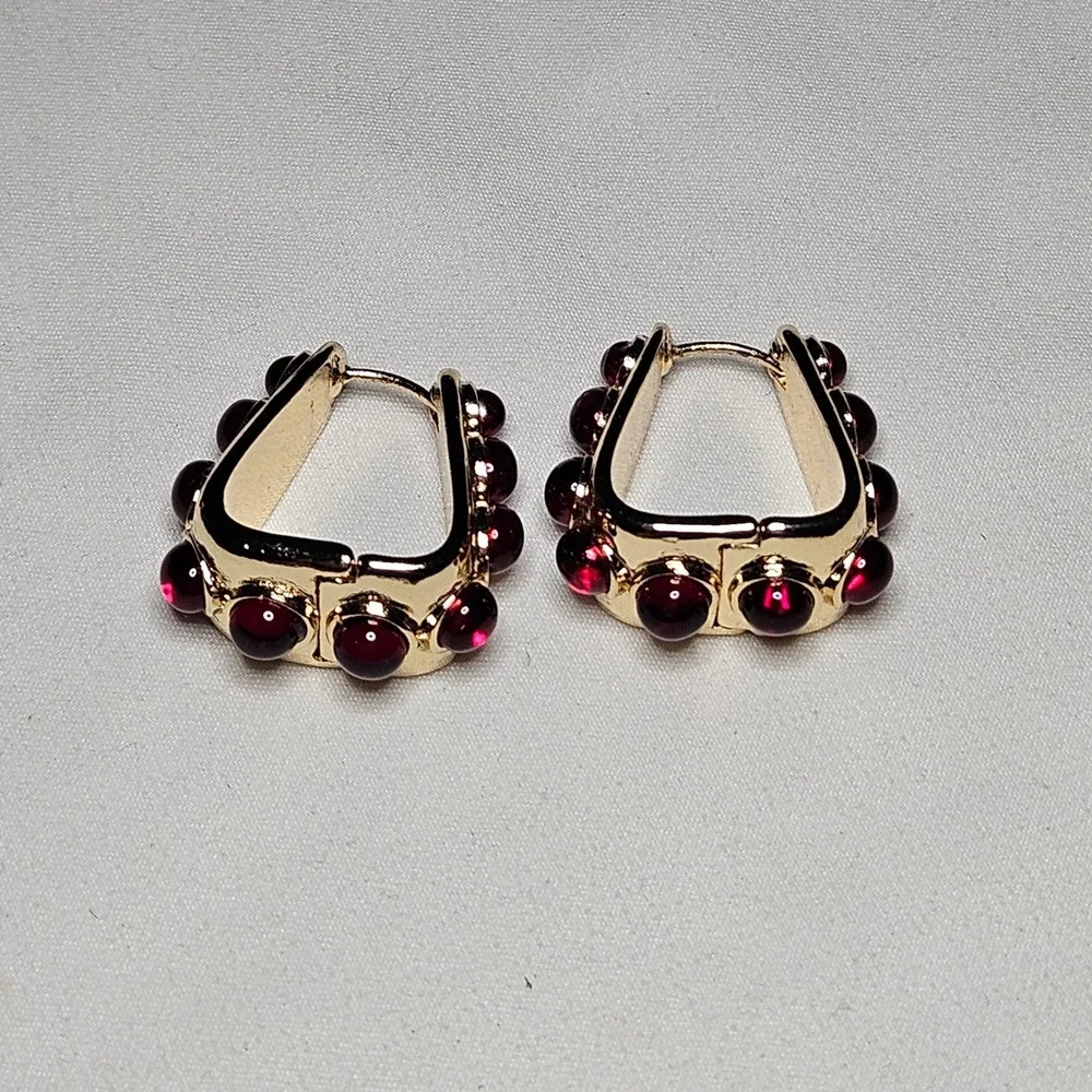 U-Shape Huggie Hoop Earrings Womens OS Red Gold Tone Cabochon Vintage
